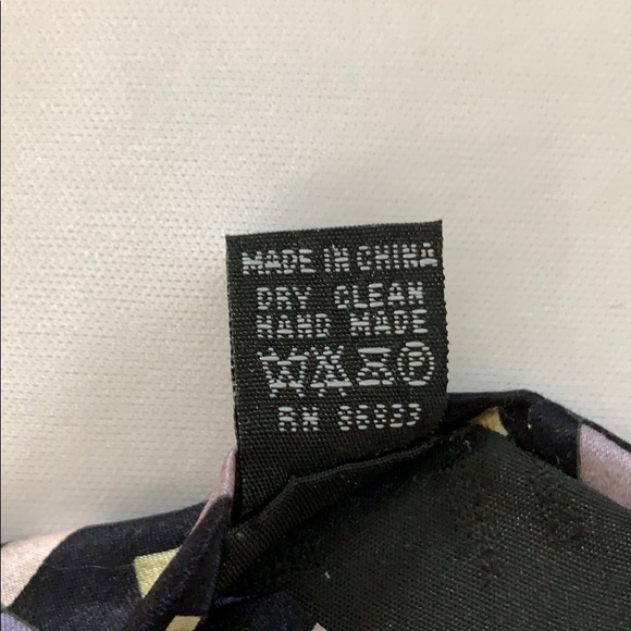 Bergamo New York Necktie 100% Silk - Picture 4 of 4